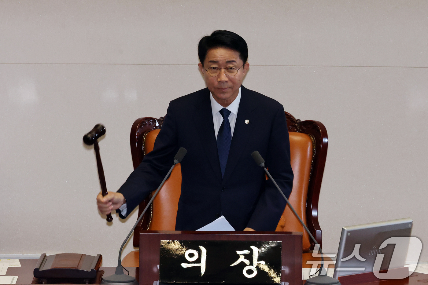 (서울=뉴스1) 황기선 기자 = 조정식 국회의장이 20일 오후 서울 여의도 국회에서 열린 제438회 국회(임시회) 제1차 본회의에서 의사봉을 두드리고 있다.  2026.8.20/뉴 …