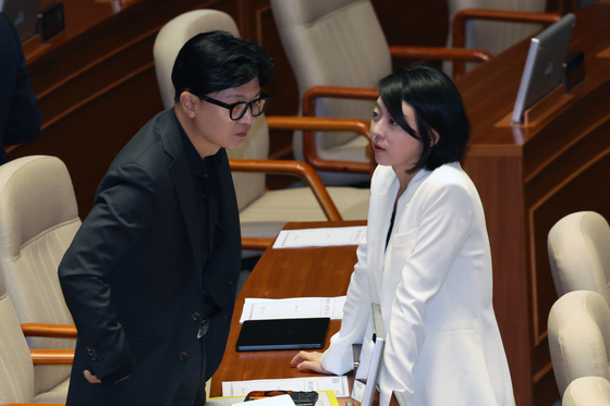대화 나누는 한동훈·배현진