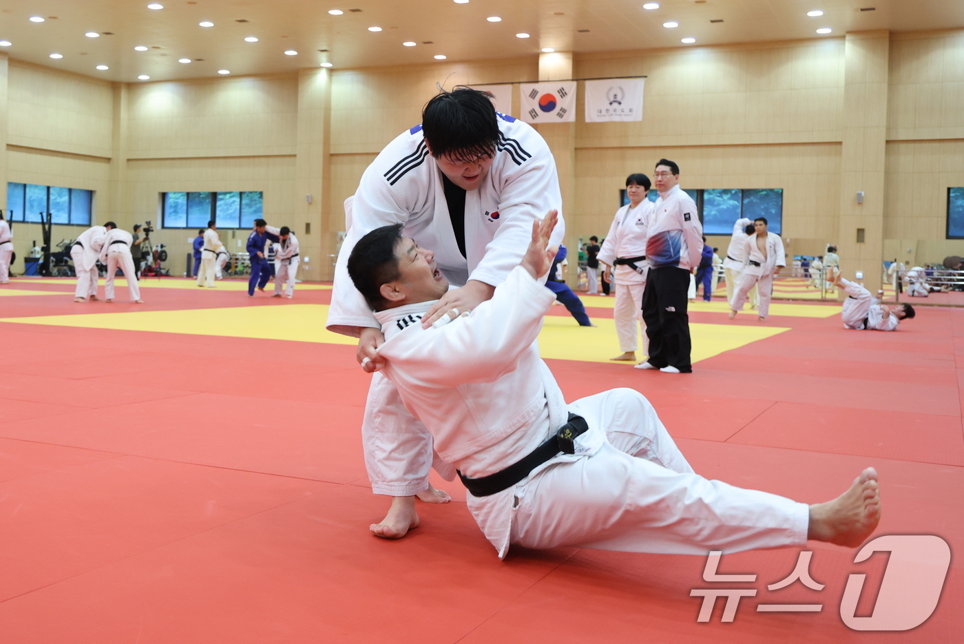 (진천=뉴스1) 안은나 기자 = 유도 국가대표 이현지가 20일 충북 진천선수촌에서 열린 2026 아이치·나고야 하계아시아경기대회 D-30 미디어데이에서 공개훈련을 하고 있다. 20 …