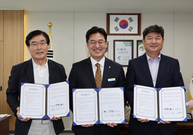 진천군·진천군소상공인연합회·열린의사회 '의료복지 향상' 협력