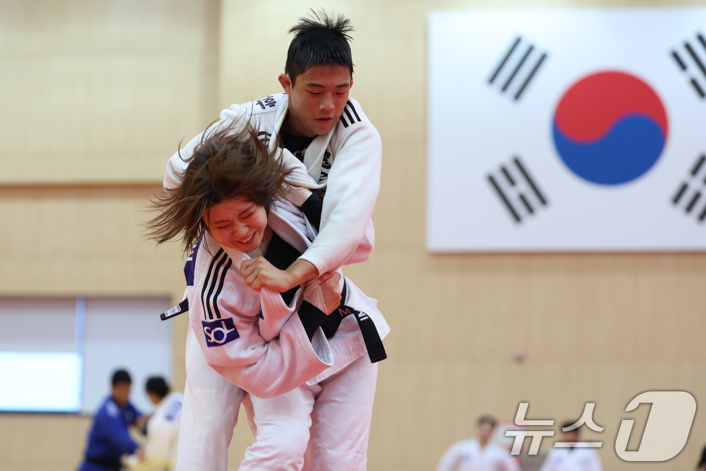 (진천=뉴스1) 안은나 기자 = 유도 국가대표 허미미가 20일 충북 진천선수촌에서 열린 2026 아이치·나고야 하계아시아경기대회 D-30 미디어데이에서 공개훈련을 하고 있다.  2 …