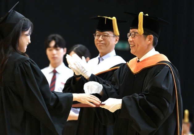 충북대 2025학년도 후기 학위수여식…졸업생 1079명 배출