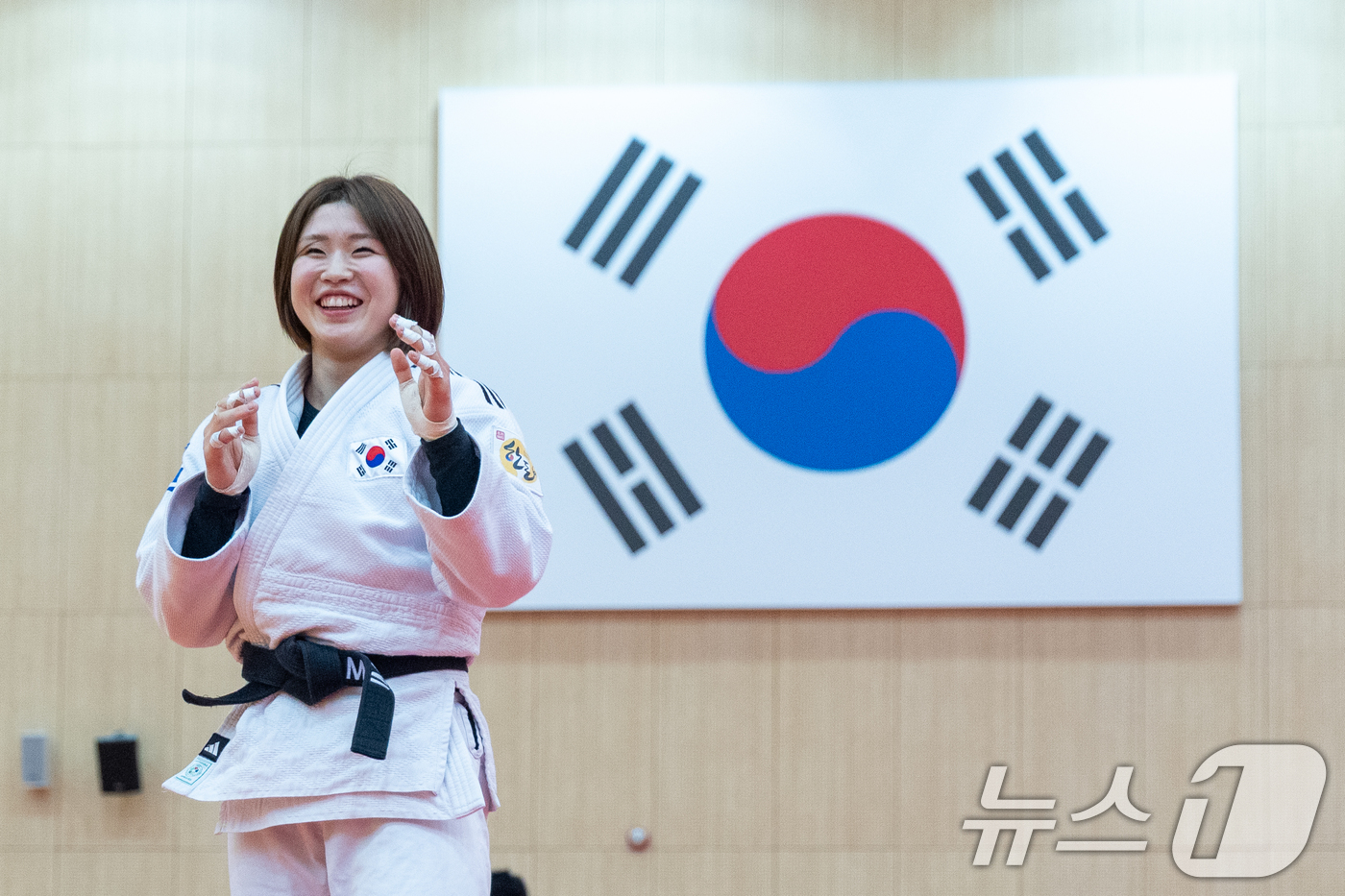 (진천=뉴스1) 안은나 기자 = 유도 국가대표 허미미가 20일 충북 진천선수촌에서 열린 2026 아이치·나고야 하계아시아경기대회 D-30 미디어데이에서 포즈를 취하고 있다. 202 …