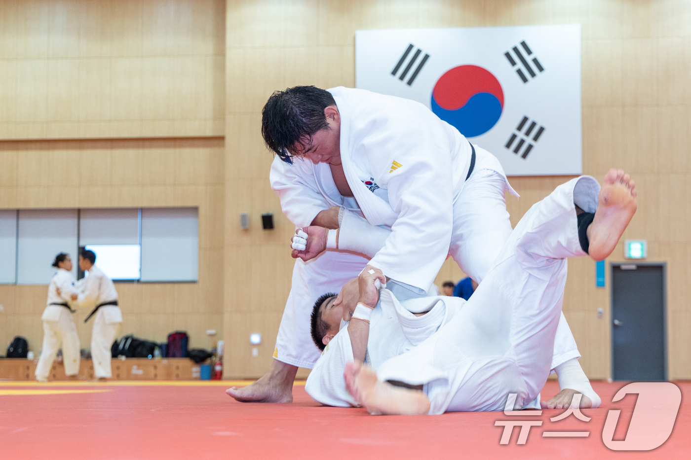 (진천=뉴스1) 안은나 기자 = 유도 국가대표 김민종이 20일 충북 진천선수촌에서 열린 2026 아이치·나고야하계아시아경기대회 D-30 미디어데이에서 공개훈련을 하고 있다. 202 …