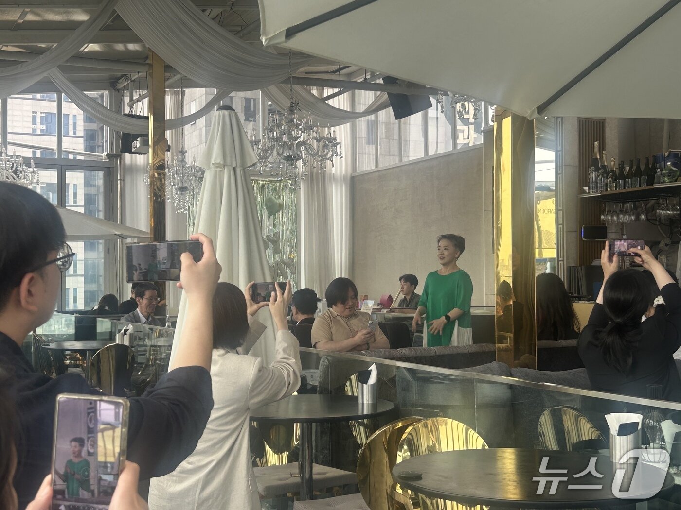 본문 이미지 - 녹색 옷을 입고 발표 중인 이정은 그린진 대표. 2026.8.20 ⓒ뉴스1 문대현 기자 