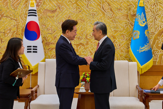 이재명 대통령, 왕이 中외교부장 접견