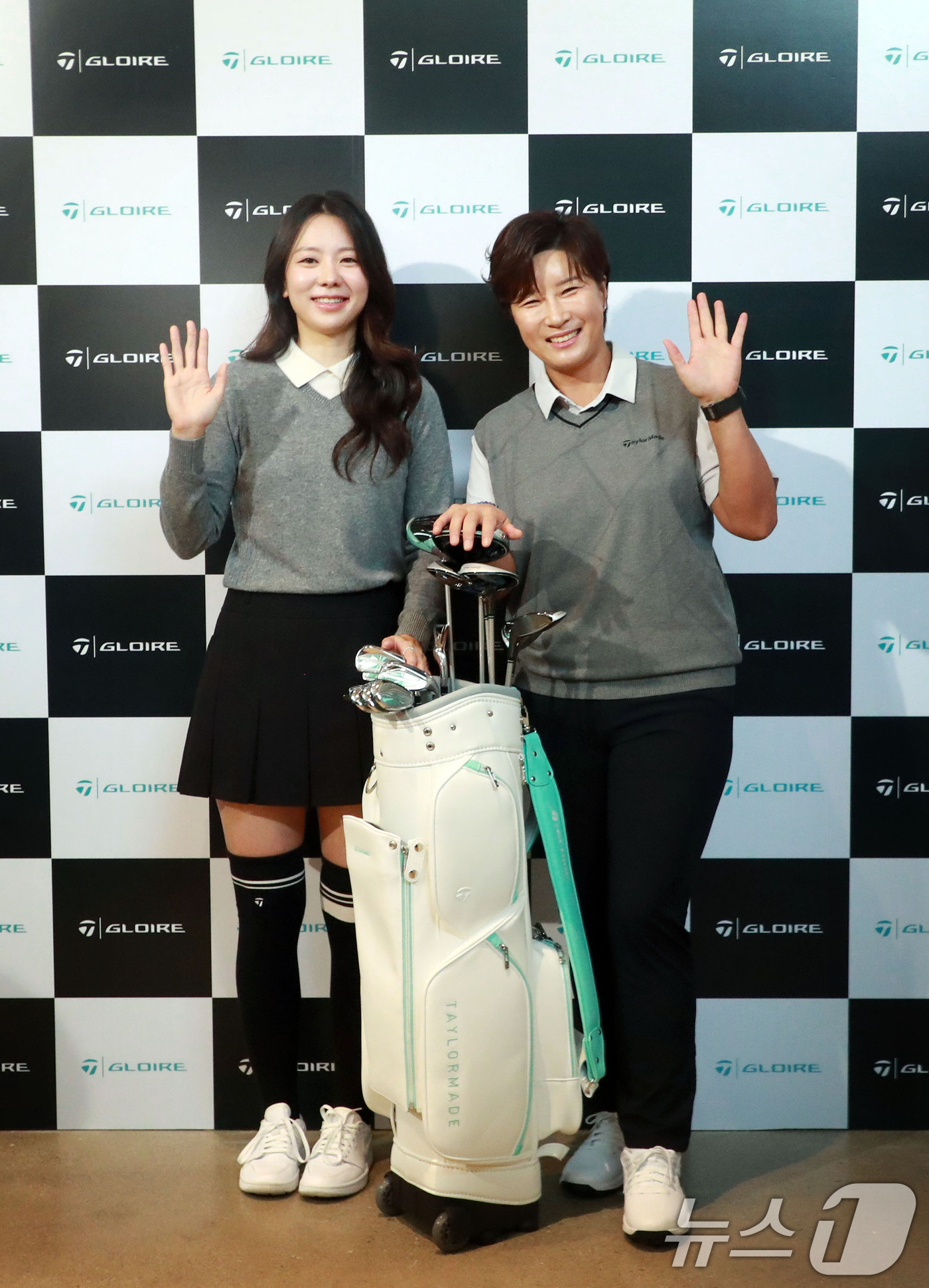 (서울=뉴스1) = 박세리가 20일 서울 성수동 코사이어티에서 열린 테일러메이드 골프 브랜드 '글로리27(GLOIRE 27)' 공개 행사에서 포즈를 취하고 있다. (테일러메이드 제 …