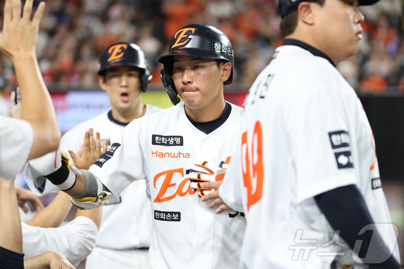 (대전=뉴스1) 김기남 기자 = 20일 대전 한화생명볼파크에서 열린 2026 신한 SOL KBO리그 기아 타이거즈와 한화 이글스의 경기에서 한화 황영묵이 2회말 2사 1루에서 2점 …