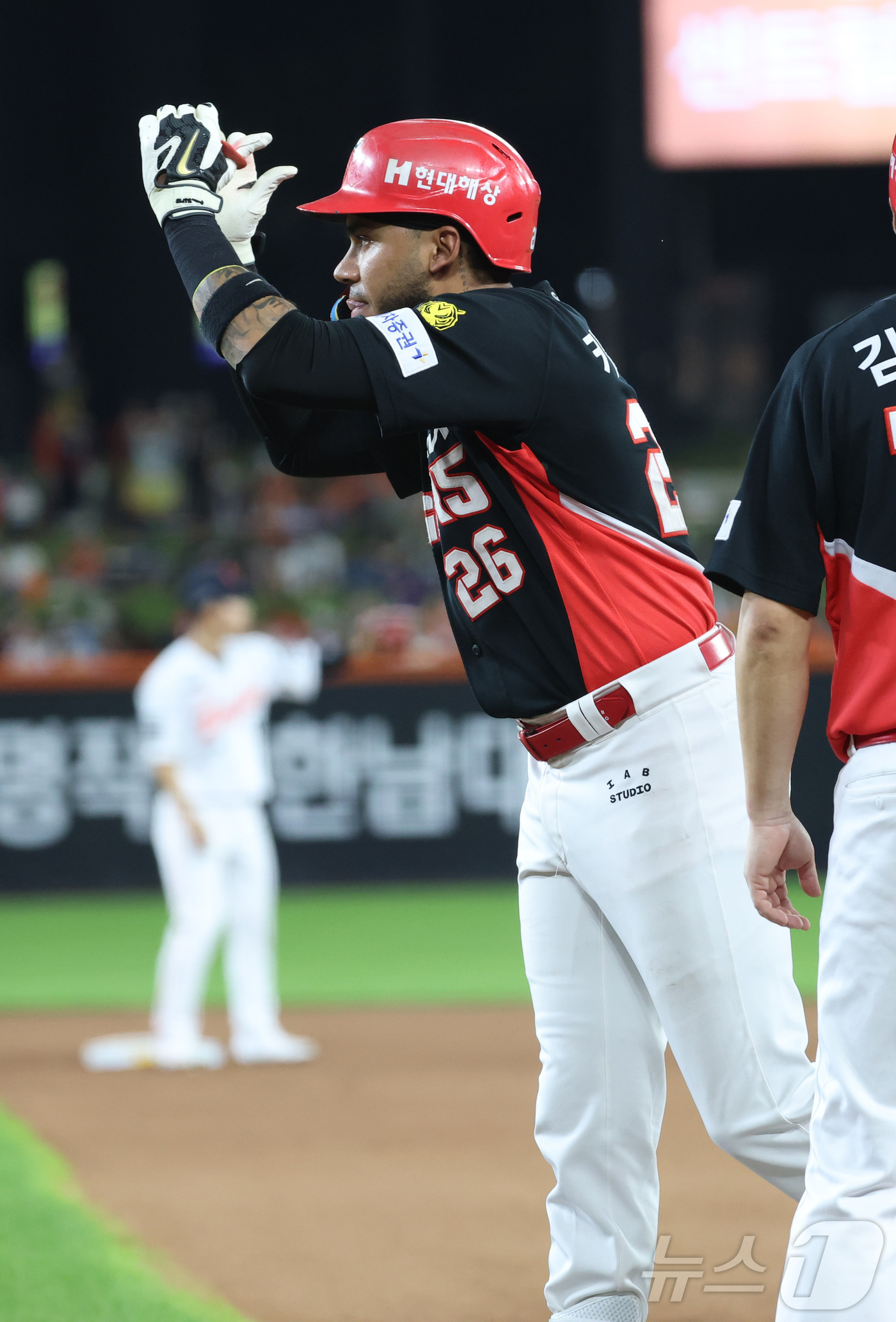 (대전=뉴스1) 김기남 기자 = 20일 대전 한화생명볼파크에서 열린 2026 신한 SOL KBO리그 기아 타이거즈와 한화 이글스의 경기에서 6회초 기아 카스트로가 1타점 안타를 치 …
