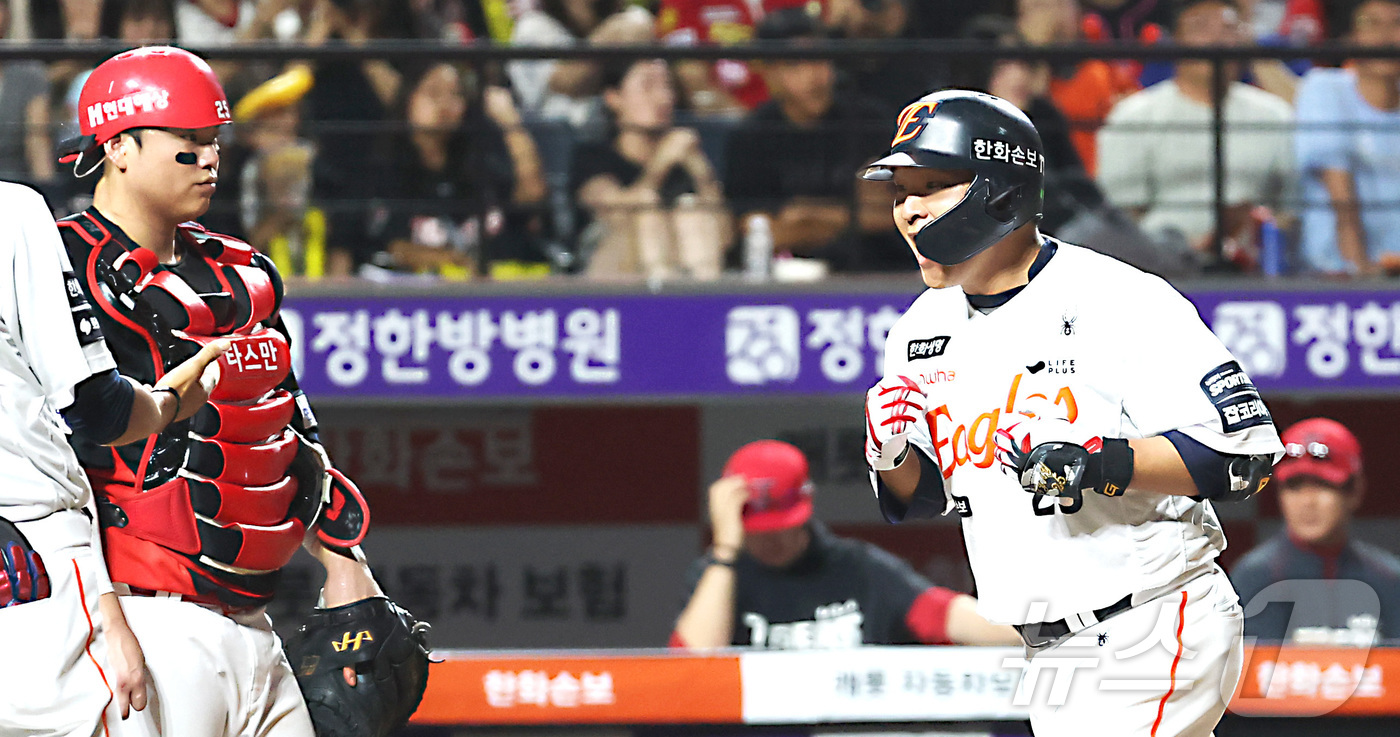 (대전=뉴스1) 김기남 기자 = 20일 대전 한화생명볼파크에서 열린 2026 신한 SOL KBO리그 기아 타이거즈와 한화 이글스의 경기에서 7회말 무사 1루에서 한화 김태연이 동점 …