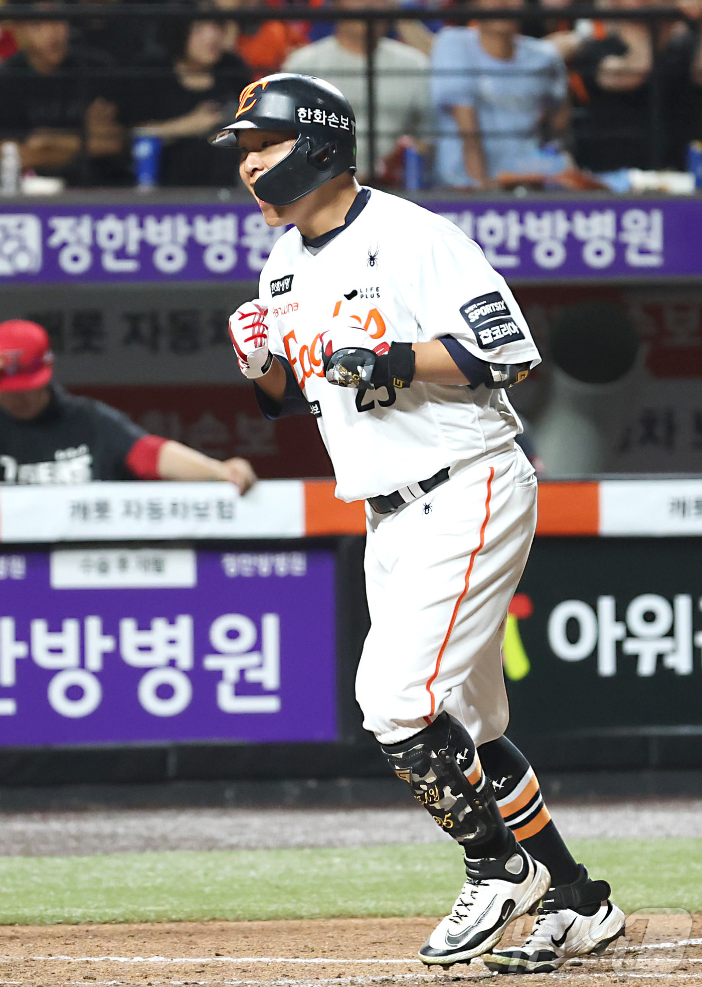 (대전=뉴스1) 김기남 기자 = 20일 대전 한화생명볼파크에서 열린 2026 신한 SOL KBO리그 기아 타이거즈와 한화 이글스의 경기에서 7회말 무사 1루에서 한화 김태연이 동점 …