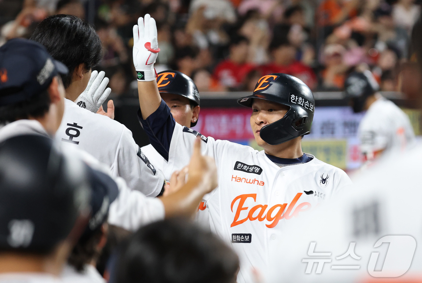 (대전=뉴스1) 김기남 기자 = 20일 대전 한화생명볼파크에서 열린 2026 신한 SOL KBO리그 기아 타이거즈와 한화 이글스의 경기에서 7회말 무사 1루에서 한화 김태연이 동점 …