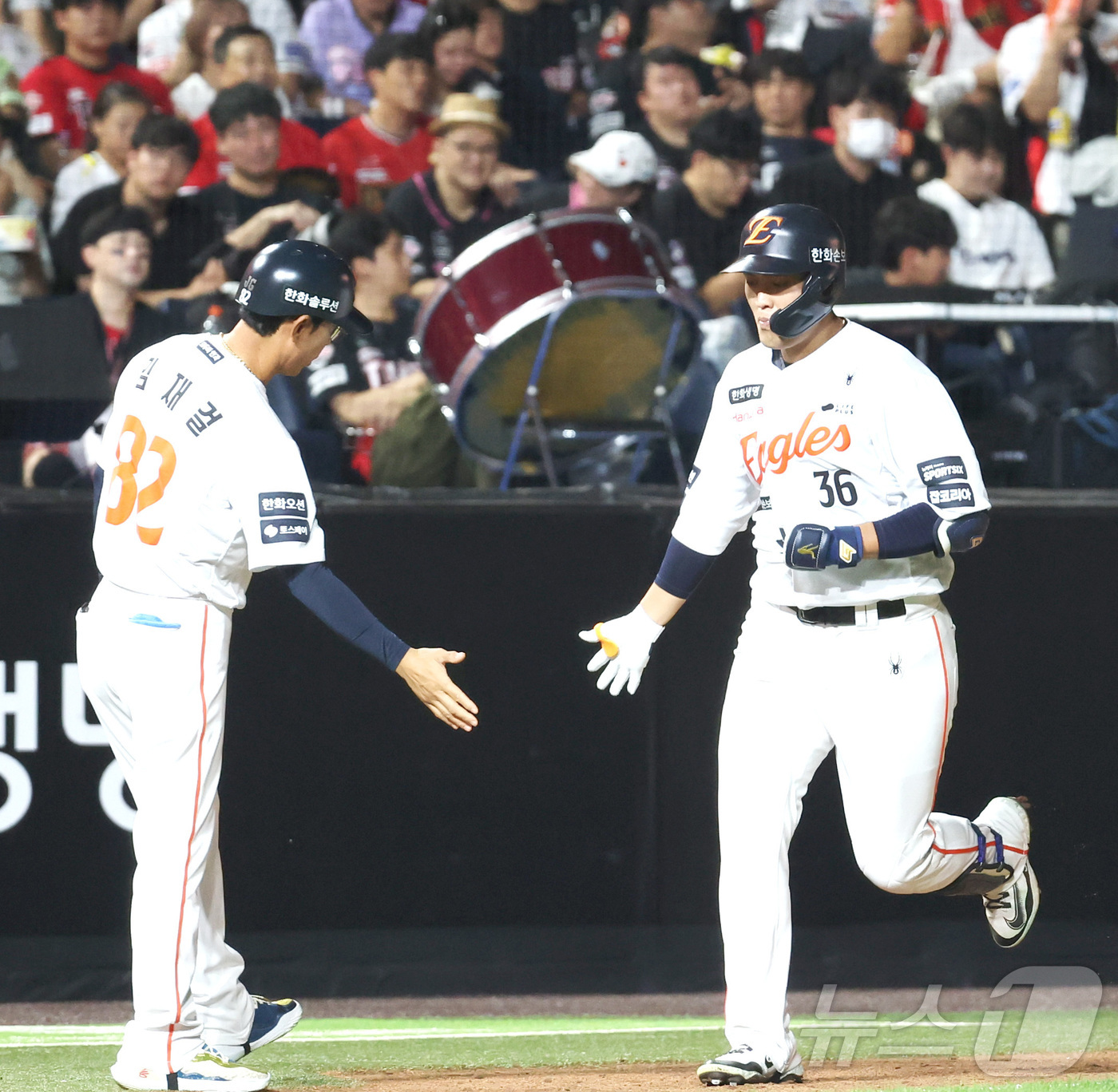(대전=뉴스1) 김기남 기자 = 20일 대전 한화생명볼파크에서 열린 2026 신한 SOL KBO리그 기아 타이거즈와 한화 이글스의 경기에서 7회말 무사 1루에서 한화 한지윤이 역전 …