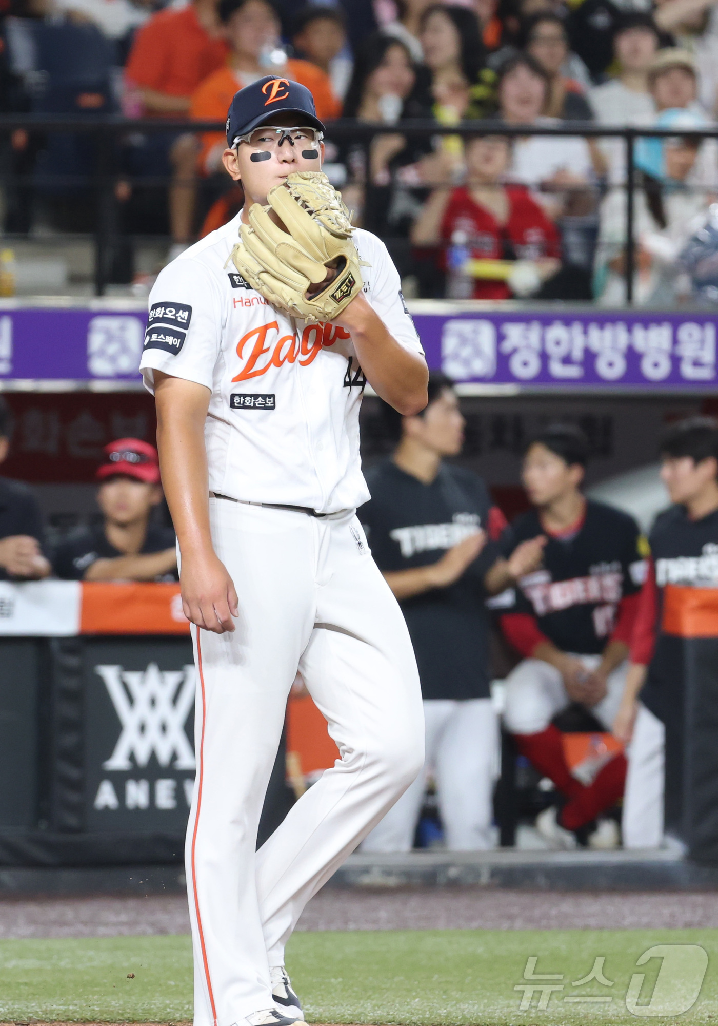 (대전=뉴스1) 김기남 기자 = 20일 대전 한화생명볼파크에서 열린 2026 신한 SOL KBO리그 기아 타이거즈와 한화 이글스의 경기에서 한화 김서현이 9회초 등판하여 실점하고 …