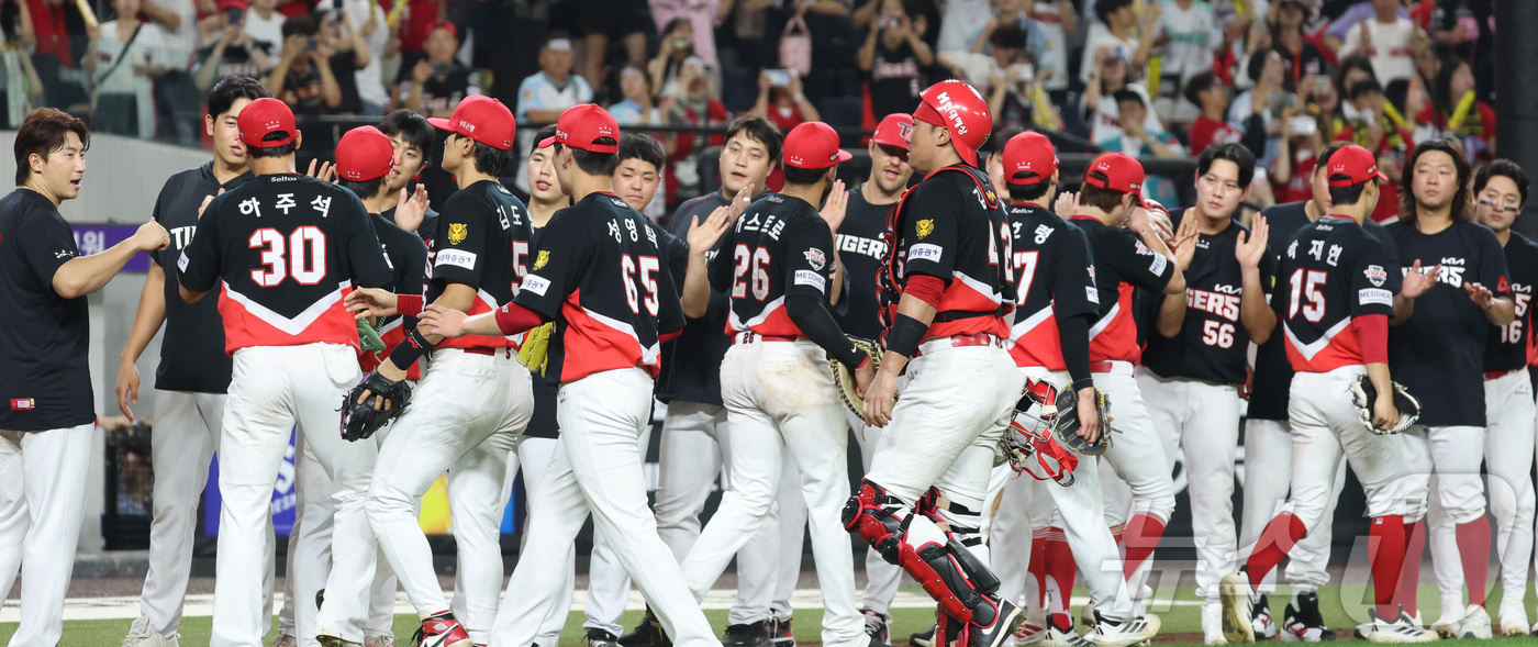 (대전=뉴스1) 김기남 기자 = 20일 대전 한화생명볼파크에서 열린 2026 신한 SOL KBO리그 기아 타이거즈와 한화 이글스의 경기에서 기아가 역전승을 거두며 5연승의 기쁨을 …