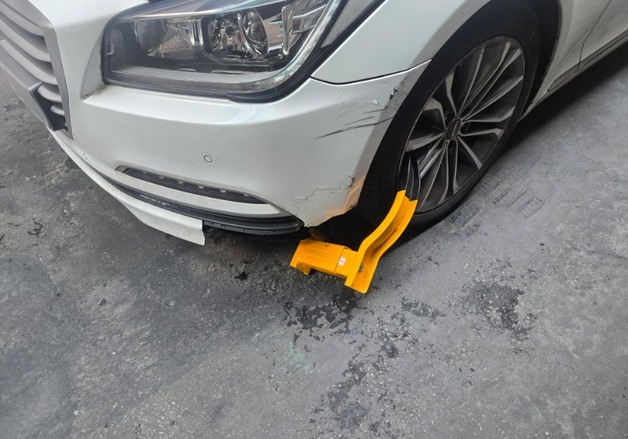 자동차세 체납자, 번호판 안 뺏기려 나사·본드…구청은 '바퀴 자물쇠' 강수