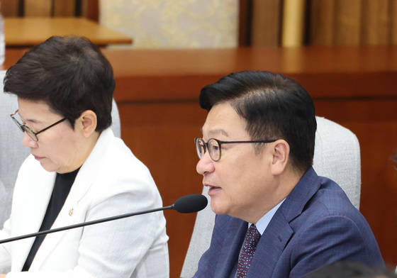 원내대책회의 발언하는 정점식 원내대표