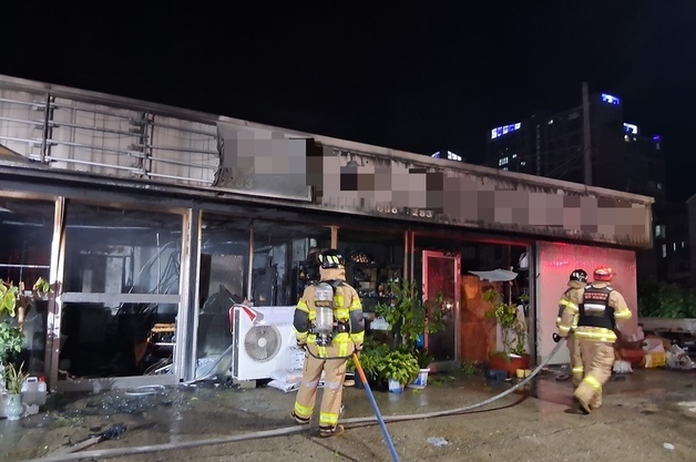 한밤 포항·영주 아파트·상가 화재 잇따라…인명피해 없어