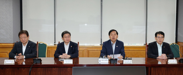 시장상황 점검위해 한자리에 모인 경제 수장들