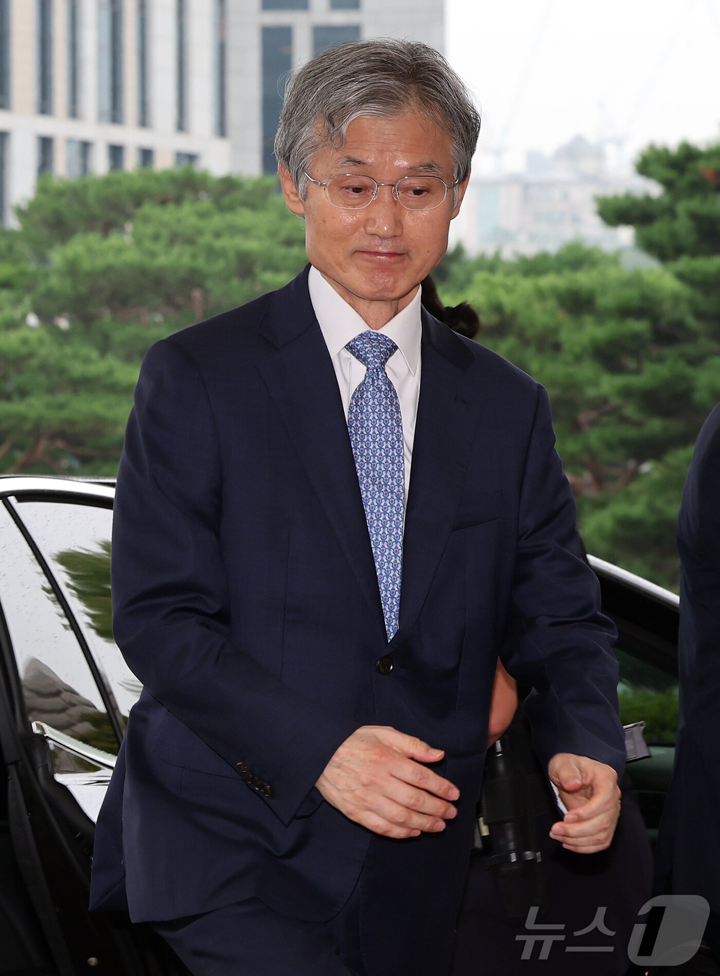 본문 이미지 - 조희대 대법원장이 21일 오전 서울 서초구 대법원으로 출근하고 있다. 2026.8.21 ⓒ 뉴스1 김진환 기자