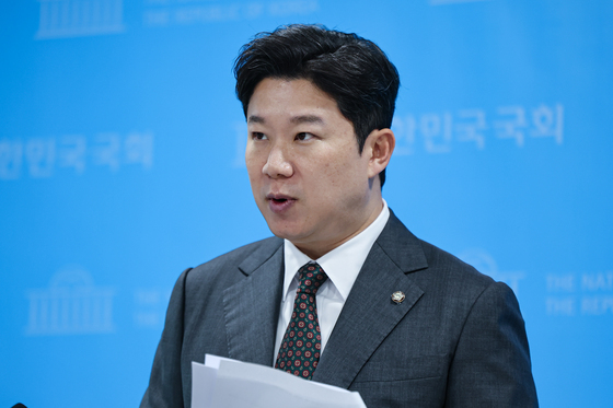 백브리핑 하는 진종오 의원