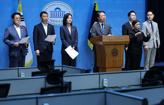 법사위 범여권 위원들, 조희대 대법원장 사퇴 촉구 기자회견