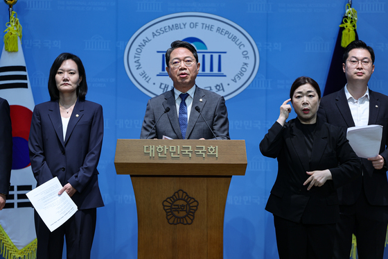 법사위 범여권 위원들, 조희대 대법원장 사퇴 촉구 기자회견