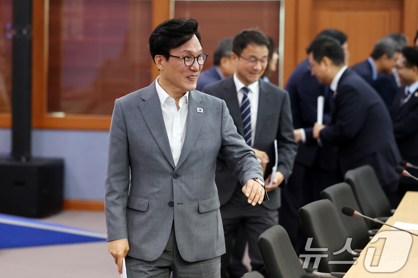 (강릉=뉴스1) 황기선 기자 = 김민석 더불어민주당 대표가 21일 오전 강원 강릉시청에서 열린 '강릉 최고위원회의'에 참석하고 있다.  2026.8.21/뉴스1