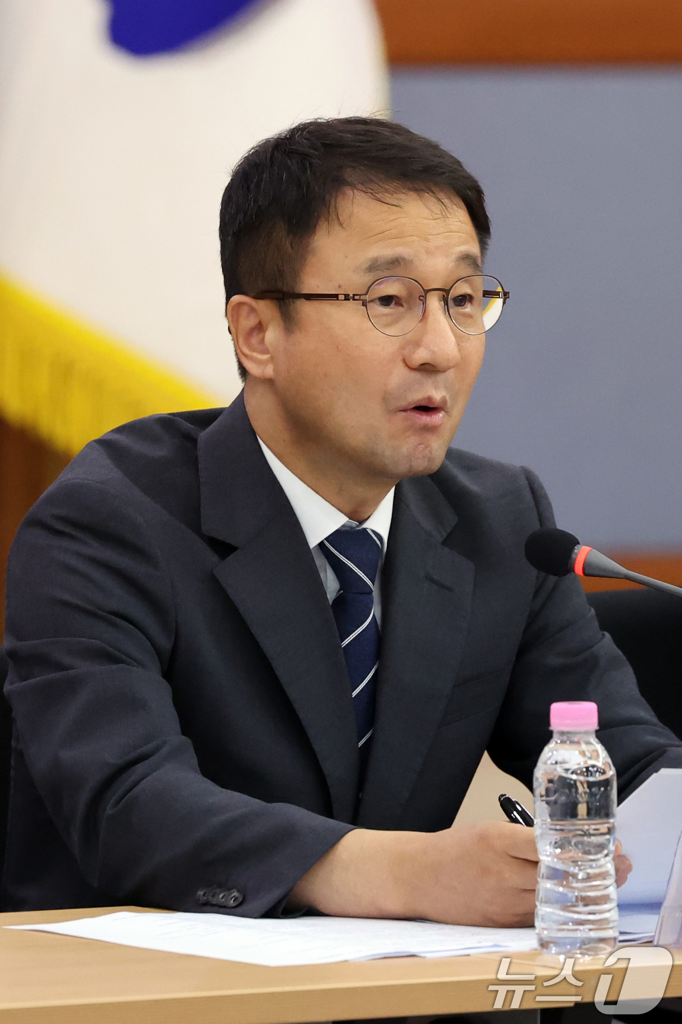 (강릉=뉴스1) 황기선 기자 = 한병도 더불어민주당 원내대표가 21일 오전 강원 강릉시청에서 열린 '강릉 최고위원회의'에서 모두발언을 하고 있다.  2026.8.21/뉴스1