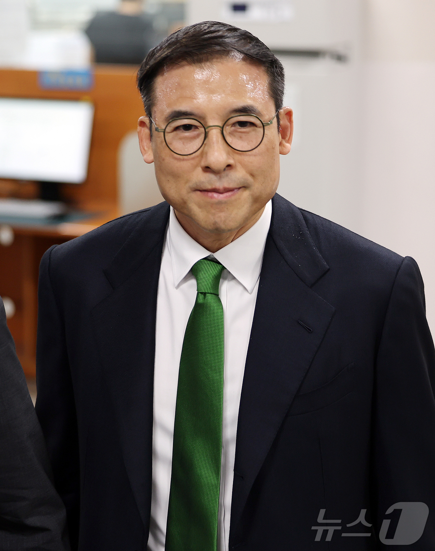 (서울=뉴스1) 김진환 기자 = 효성가(家) 차남인 조현문 전 효성그룹 부사장이 21일 오전 서울 서초구 서울중앙지법에서 열린 강요미수 혐의 사건 공판에 출석하고 있다. 2026. …