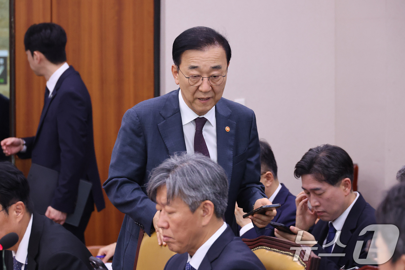 (서울=뉴스1) 신웅수 기자 = 김윤덕 국토교통부 장관이 21일 서울 여의도 국회에서 열린 국토교통위원회 전체회의에 참석하고 있다. 2026.8.21/뉴스1