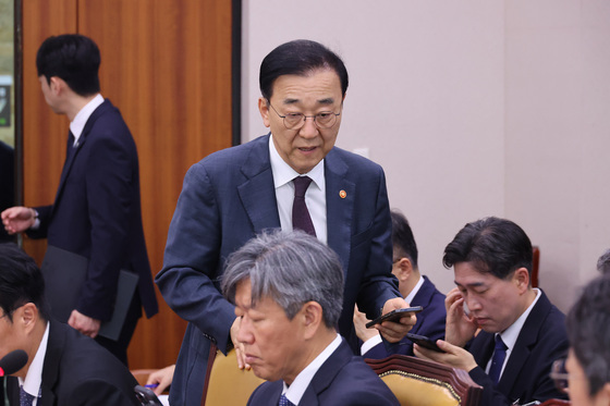 국토교통위원회 참석하는 김윤덕 장관