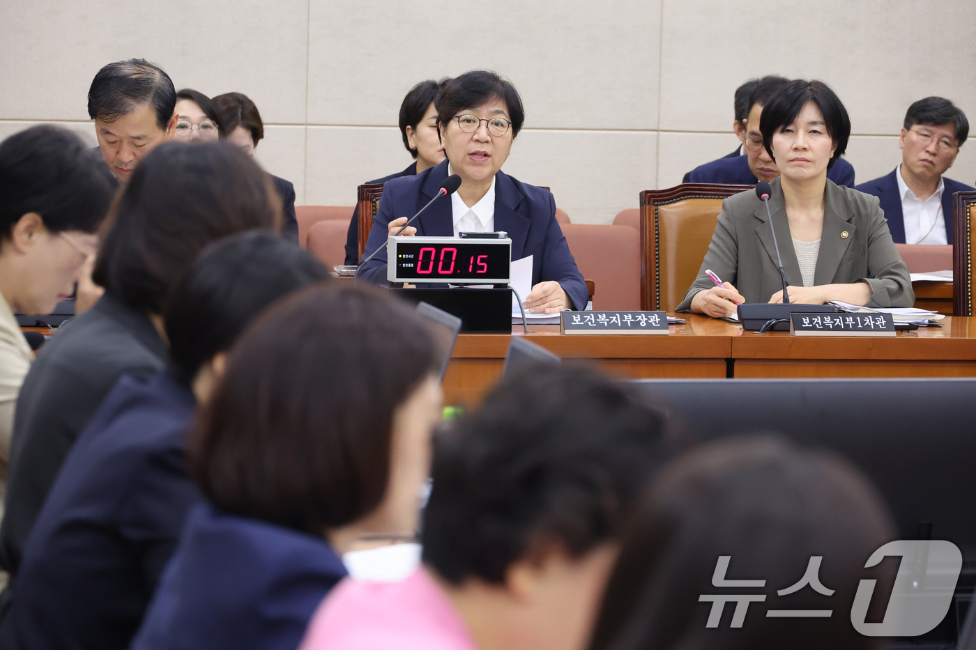 (서울=뉴스1) 신웅수 기자 = 정은경 보건복지부 장관이 21일 서울 여의도 국회에서 열린 보건복지위원회 전체회의에서 의원 질의에 답변하고 있다. 2026.8.21/뉴스1