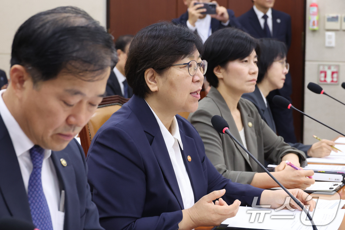 (서울=뉴스1) 신웅수 기자 = 정은경 보건복지부 장관이 21일 서울 여의도 국회에서 열린 보건복지위원회 전체회의에서 의원 질의에 답변하고 있다. 2026.8.21/뉴스1