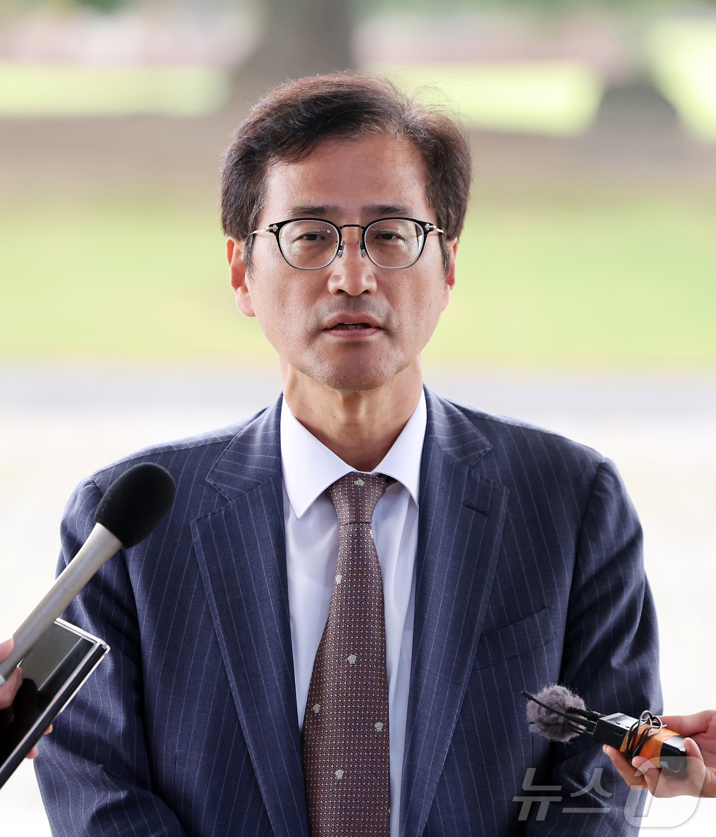 (서울=뉴스1) 김진환 기자 = 6·3 지방선거 투표용지 부족 사태 등을 수사하는 이태한 선거관리위원회 특별검사가 21일 오전 서울 서초구 대검찰청에서 박규형 기획조정부장, 최지석 …