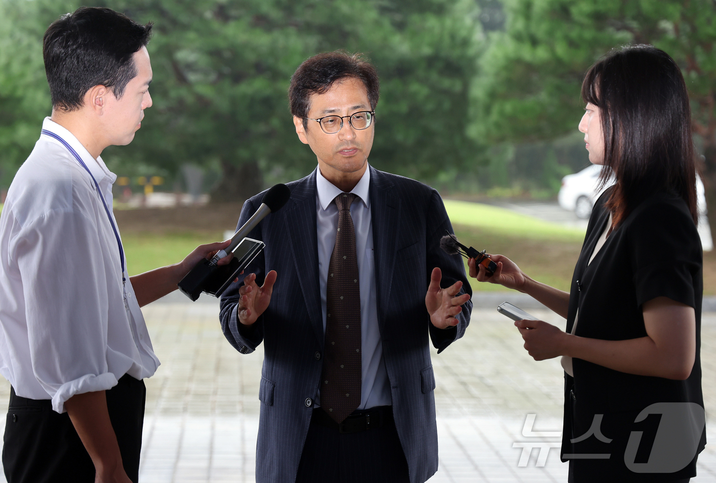 (서울=뉴스1) 김진환 기자 = 6·3 지방선거 투표용지 부족 사태 등을 수사하는 이태한 선거관리위원회 특별검사가 21일 오전 서울 서초구 대검찰청에서 박규형 기획조정부장, 최지석 …