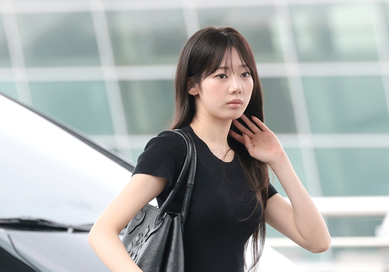 출국하는 로라 아가씨