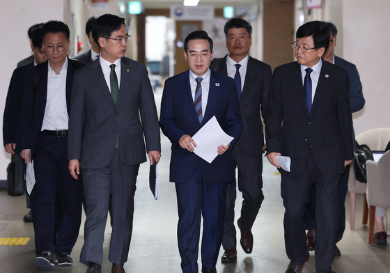 브리핑 참석하는 박홍근·최교진·김민재