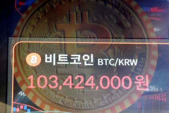 美 국채가 흔들린다…재정 불안에 금·비트코인 가격 '급등'