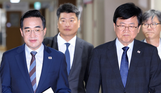 브리핑 참석하는 박홍근·최교진
