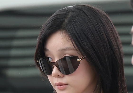 파리타, 선글라스 너머 맑은 눈빛