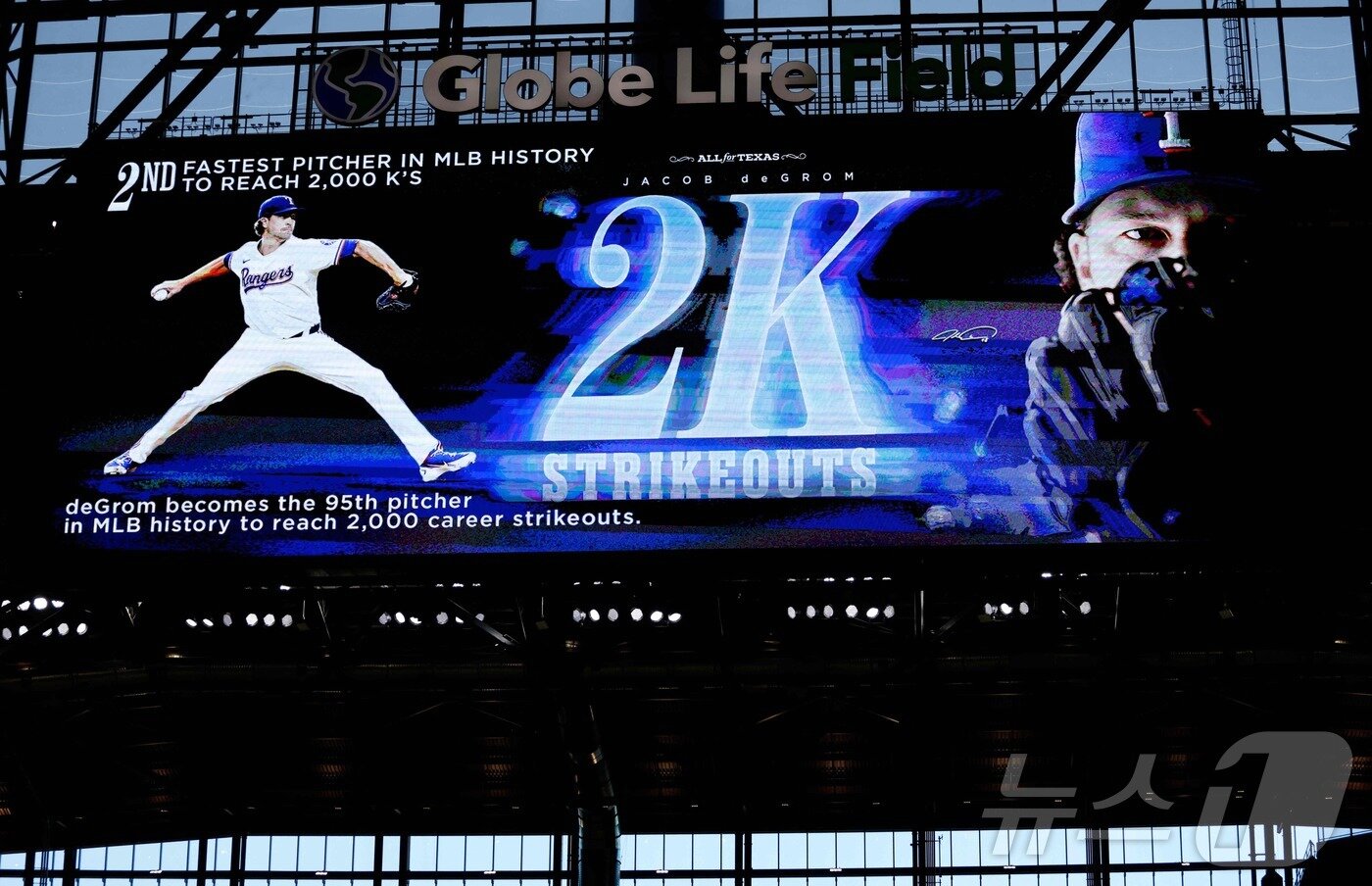 본문 이미지 - MLB 텍사스 디그롬이 통산 2000탈삼진을 기록했다. ⓒ AFP=뉴스1