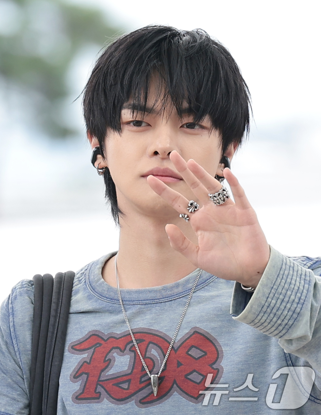 (인천공항=뉴스1) 권현진 기자 = 알파드라이브원이(ALPHA DRIVE ONE) 리오가 해외 일정을 위해 21일 인천국제공항을 통해 홍콩으로 출국하고 있다. 2026.8.21/뉴 …
