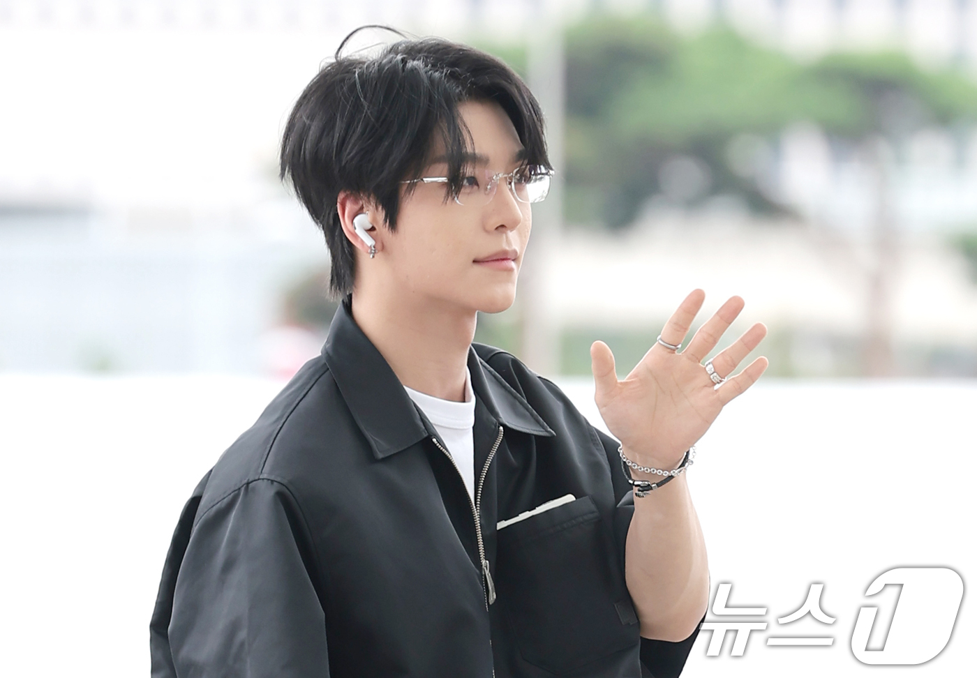 (인천공항=뉴스1) 권현진 기자 = 알파드라이브원이(ALPHA DRIVE ONE) 씬롱이 해외 일정을 위해 21일 인천국제공항을 통해 홍콩으로 출국하고 있다. 2026.8.21/뉴 …