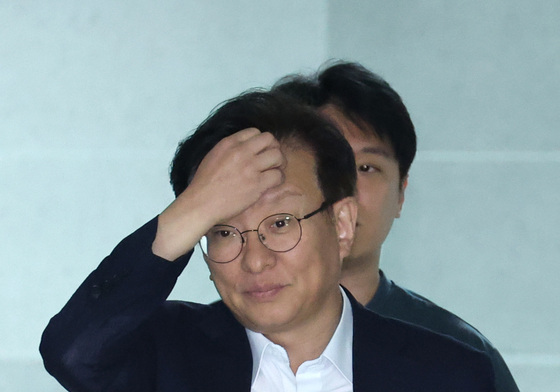 생각 잠긴 권칠승 정책위의장