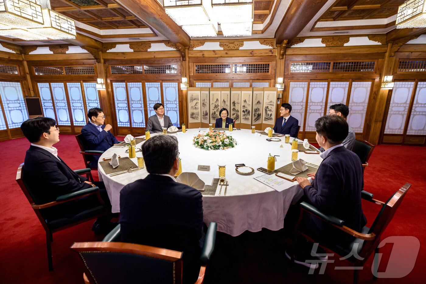 본문 이미지 - 한성숙 국무총리가 21일 서울 종로구 국무총리 서울공관에서 규제합리화위원회 기획조정특별분과 오찬 간담회를 하고 있다. (국무총리실 제공. 재판매 및 DB 금지) 2026.8.21 ⓒ 뉴스1