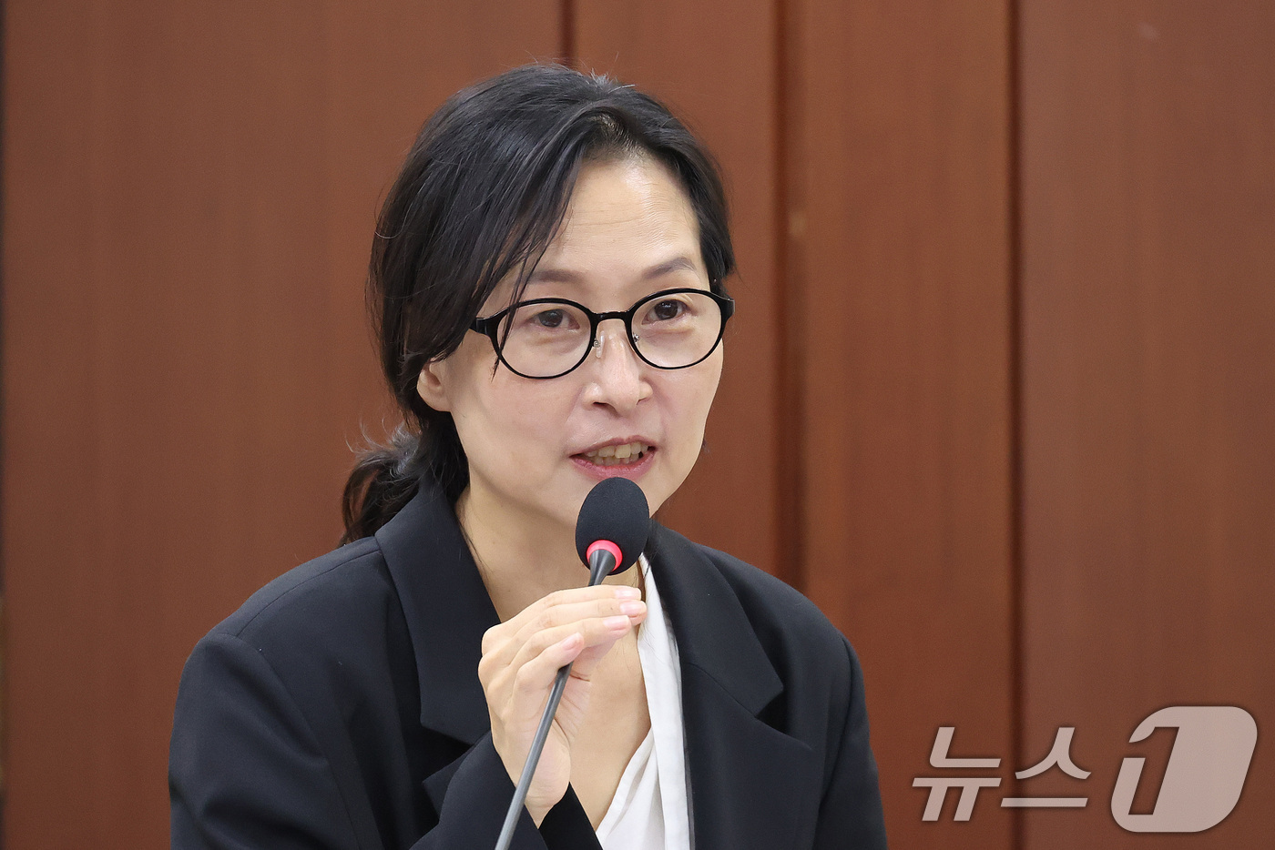 (서울=뉴스1) 신웅수 기자 = 주은선 연금특위 산하 민간자문위원회 공동위원장이 21일 서울 여의도 국회에서 열린 연금개혁특별위원회 전체회의에서 발언하고 있다. 2026.8.21/ …