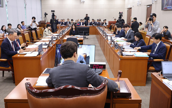 예산처 2064년·복지부 2083년…"연금소진 시점, 누가 맞냐"