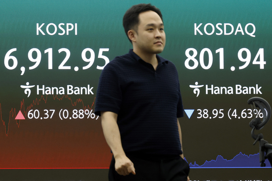코스피 웃고, 코스닥 울고