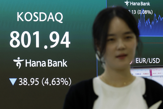 코스닥, 5% 가까이 하락